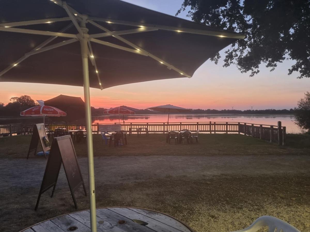 Camping Les Rives Du Lac Bois Morin Kültér fotó